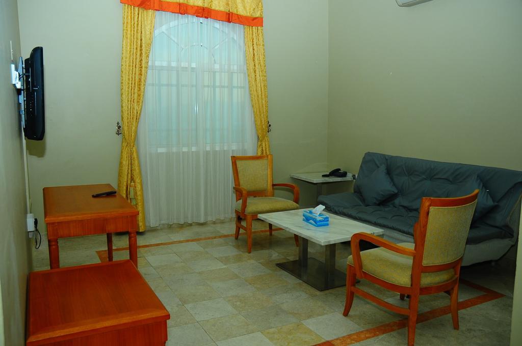 Al Faisal Hotel Suites Sur Rum bild