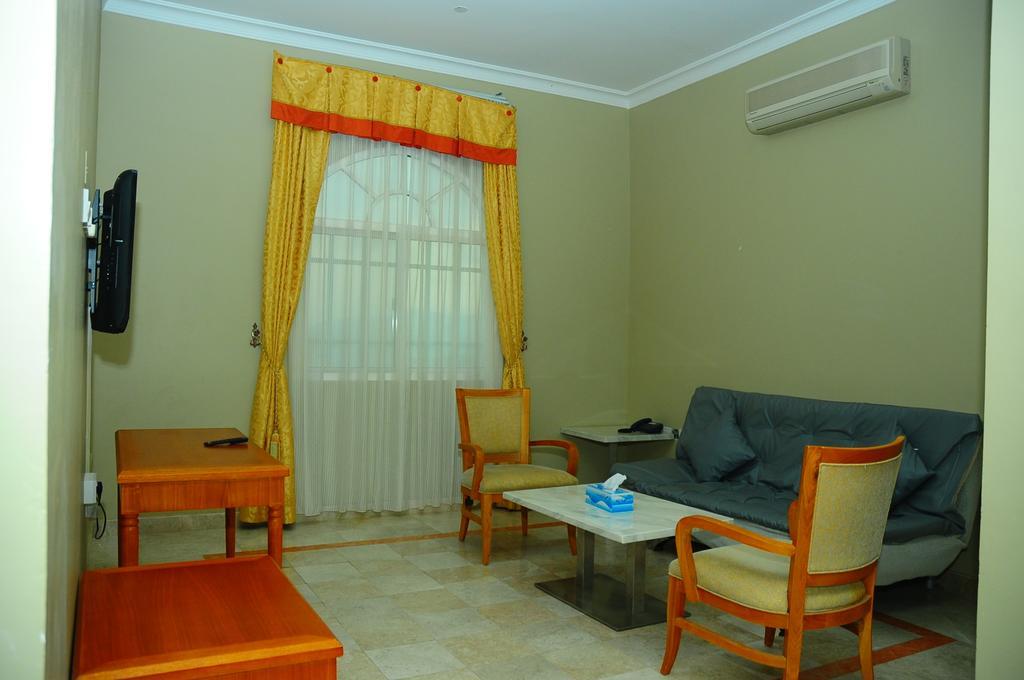 Al Faisal Hotel Suites Sur Exteriör bild